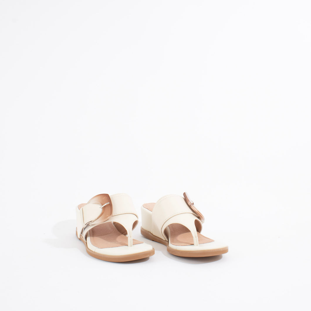 SIDE WEDGE BUCKLE | BEIGE