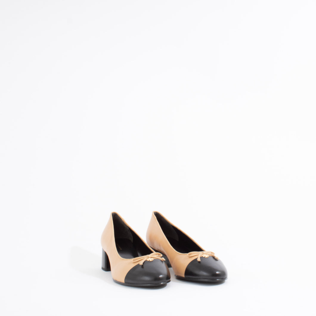 CAP TOE PUMP | GINGER SHORTBREAD/BLACK