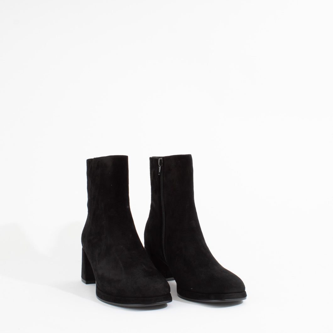 VANITY | BLACK SUEDE