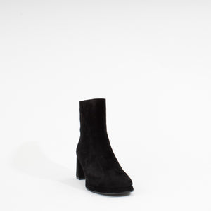 VANITY | BLACK SUEDE