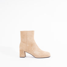 Load image into Gallery viewer, VANITY | CAMEL SUEDE
