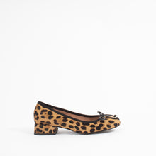 Load image into Gallery viewer, SUZY PUMP | LEOPARD
