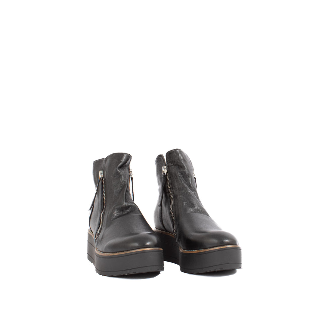 NENE | BLACK