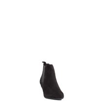 Load image into Gallery viewer, DEVA BEAT | BLACK SUEDE
