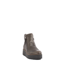 Load image into Gallery viewer, NENE | SMOKEY BLACK LEATHER
