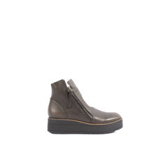 Load image into Gallery viewer, NENE | SMOKEY BLACK LEATHER
