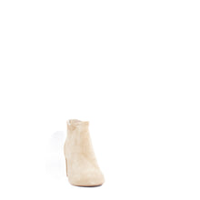 Load image into Gallery viewer, KNOWLTON | BEIGE LONG HAIR SUEDE
