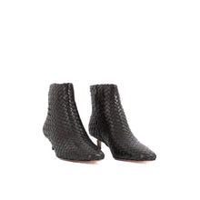 Load image into Gallery viewer, MARCELLA | BLACK WEAVE
