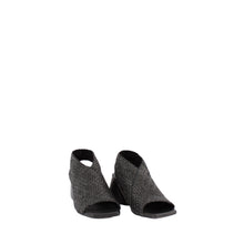 Load image into Gallery viewer, MAYLA | BLACK STRETCH STRAW
